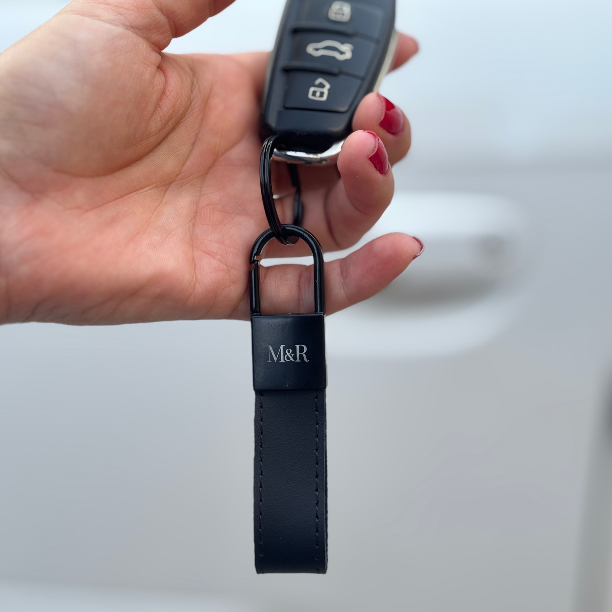 Llavero de cuero genuino negro con cierre negro M&R Signature